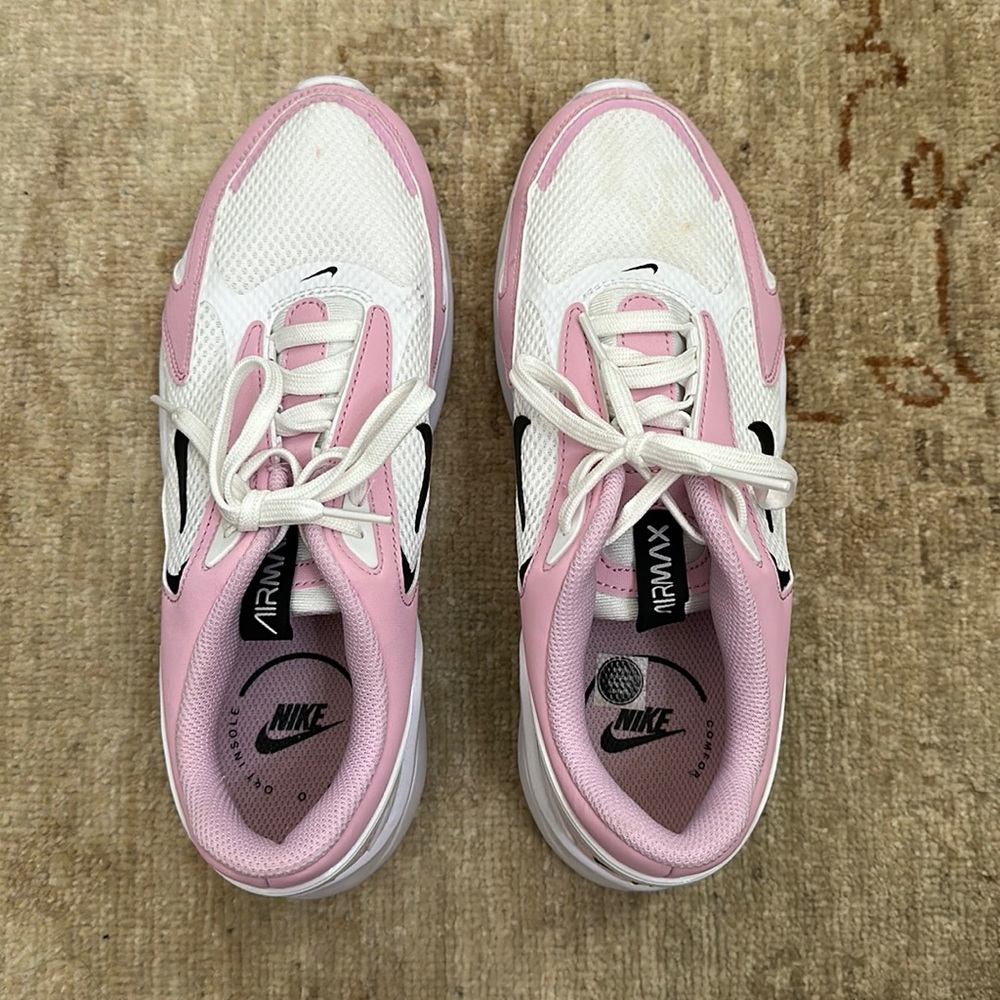 Mike air max barley used size 9 women
